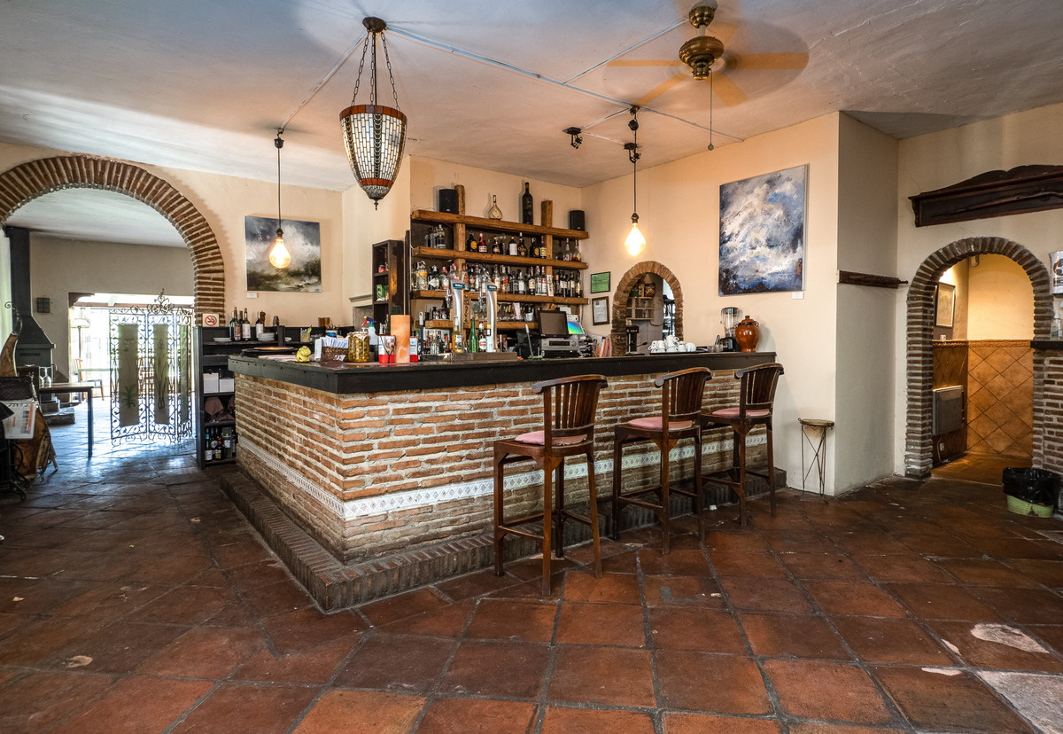 3 Bed Commercial unit for sale in Casares Costa Del Sol, Málaga, Spain