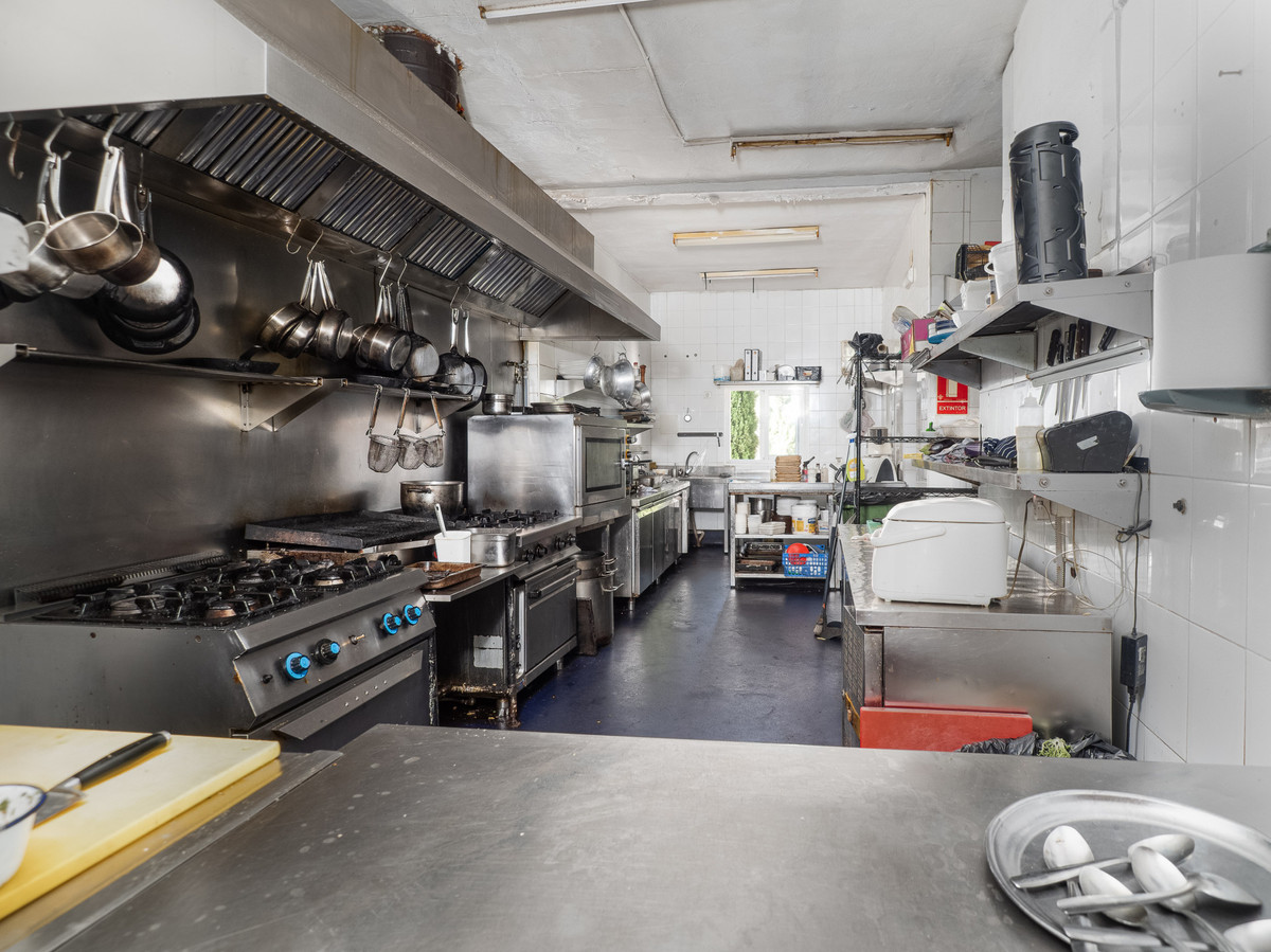 3 Bed Commercial unit for sale in Casares Costa Del Sol, Málaga, Spain
