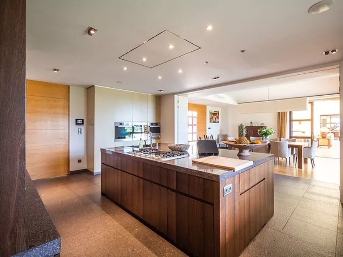 Se vende Villa - Chalet de 5 dormitorios en Costa Del Sol, Cadiz, España