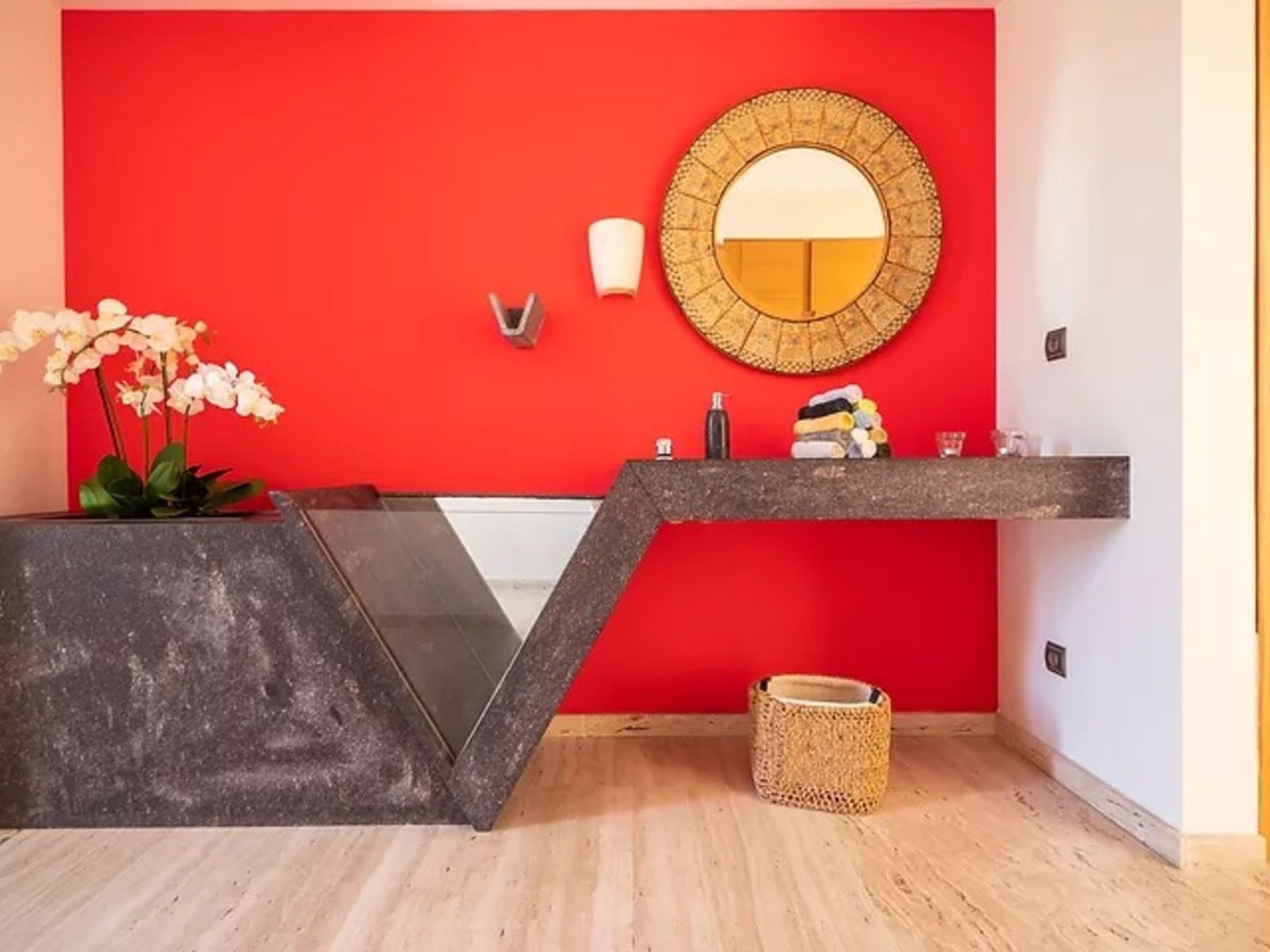 Se vende Villa - Chalet de 5 dormitorios en Costa Del Sol, Cadiz, España