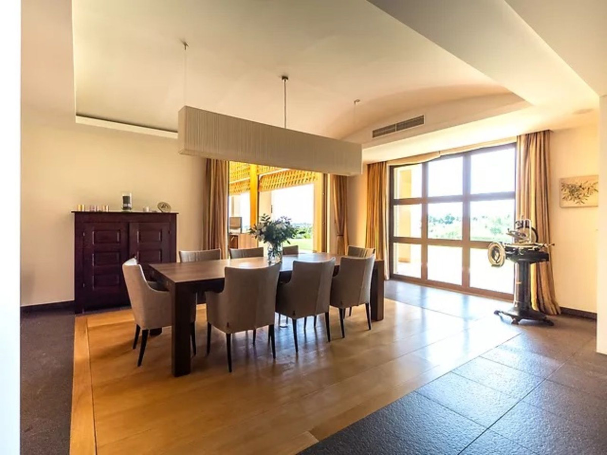 Se vende Villa - Chalet de 5 dormitorios en Costa Del Sol, Cadiz, España
