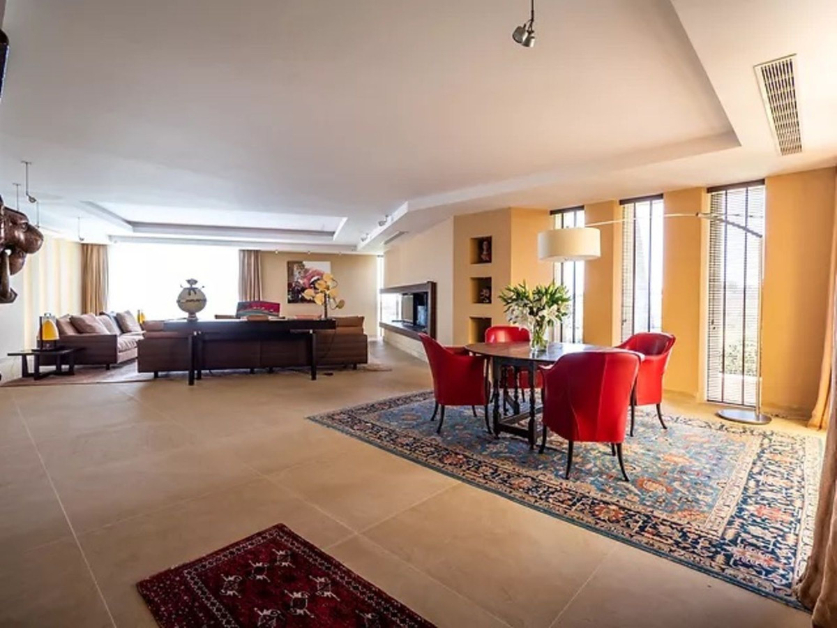 Se vende Villa - Chalet de 5 dormitorios en Costa Del Sol, Cadiz, España