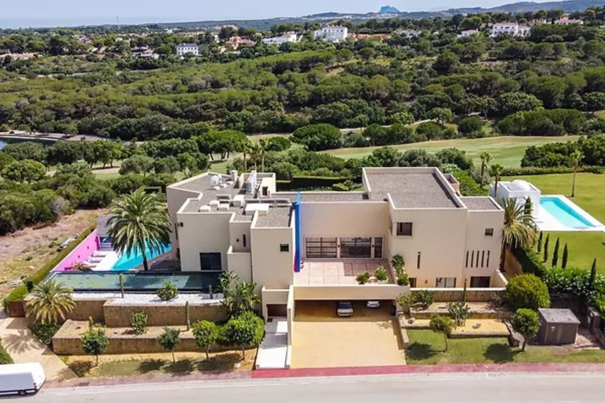 Se vende Villa - Chalet de 5 dormitorios en Costa Del Sol, Cadiz, España