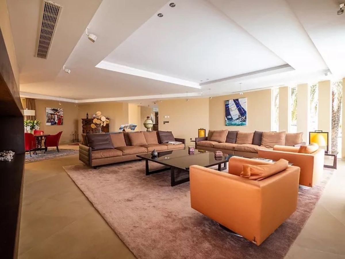 Se vende Villa - Chalet de 5 dormitorios en Costa Del Sol, Cadiz, España