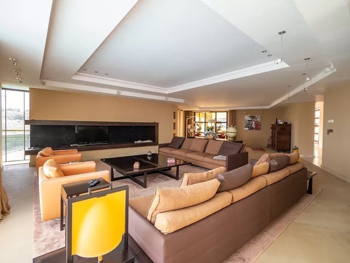 Se vende Villa - Chalet de 5 dormitorios en Costa Del Sol, Cadiz, España
