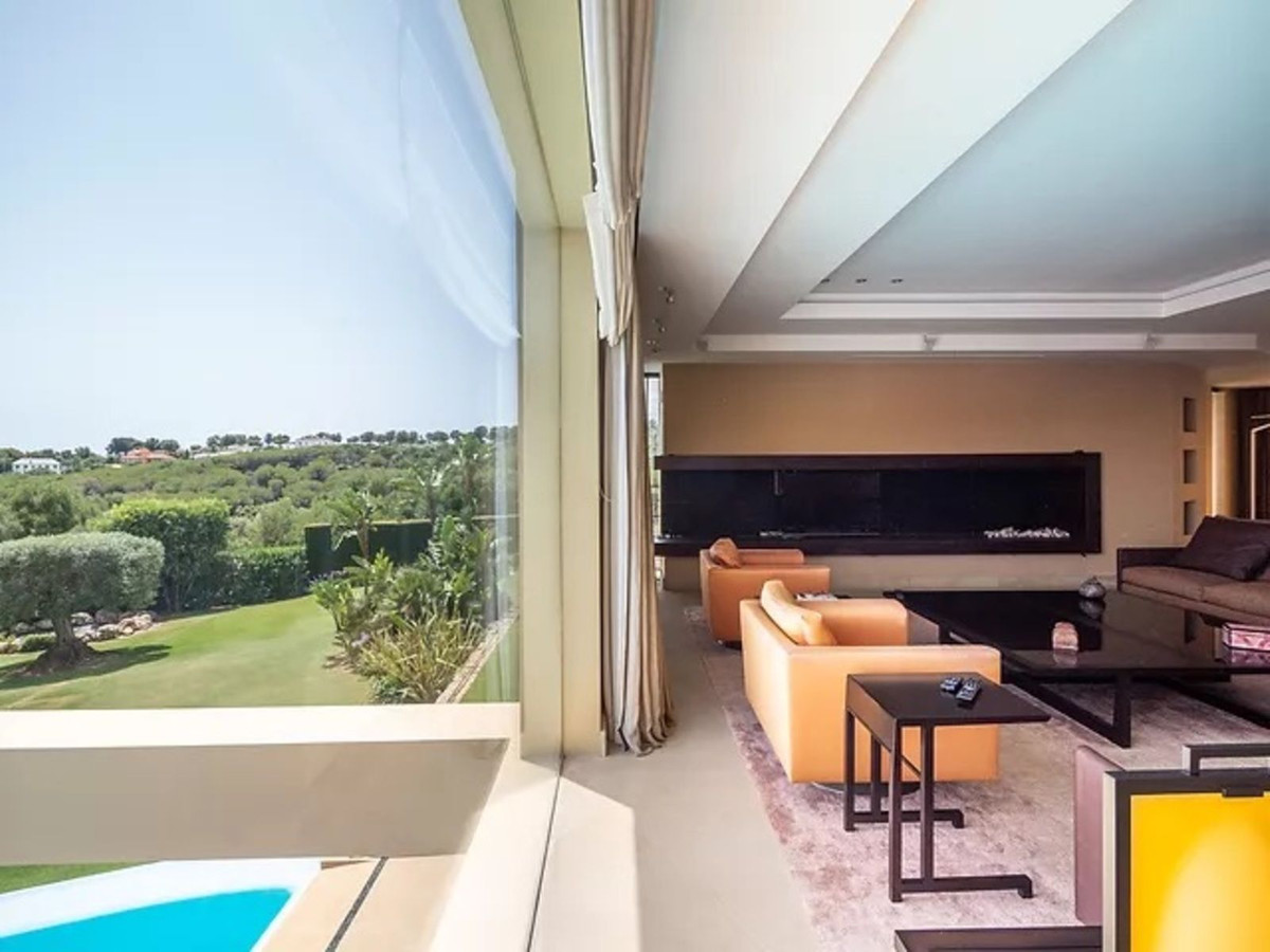 Se vende Villa - Chalet de 5 dormitorios en Costa Del Sol, Cadiz, España