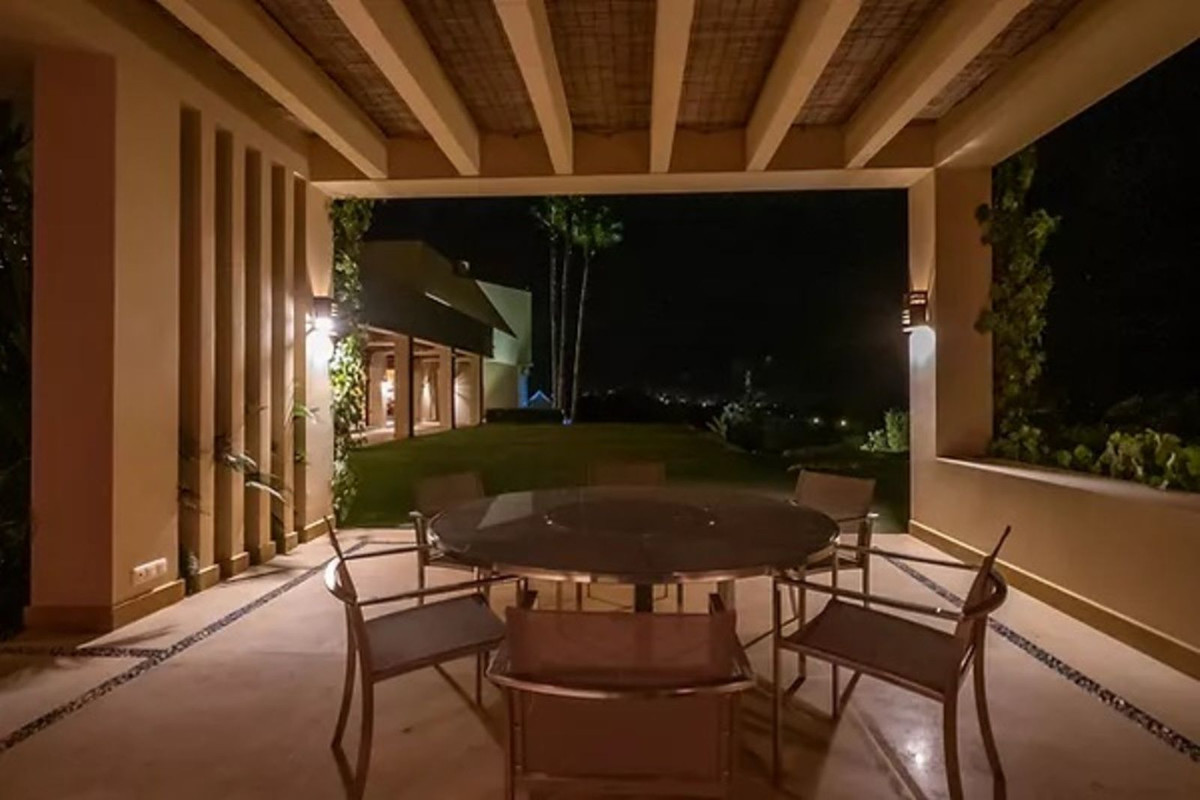 Se vende Villa - Chalet de 5 dormitorios en Costa Del Sol, Cadiz, España