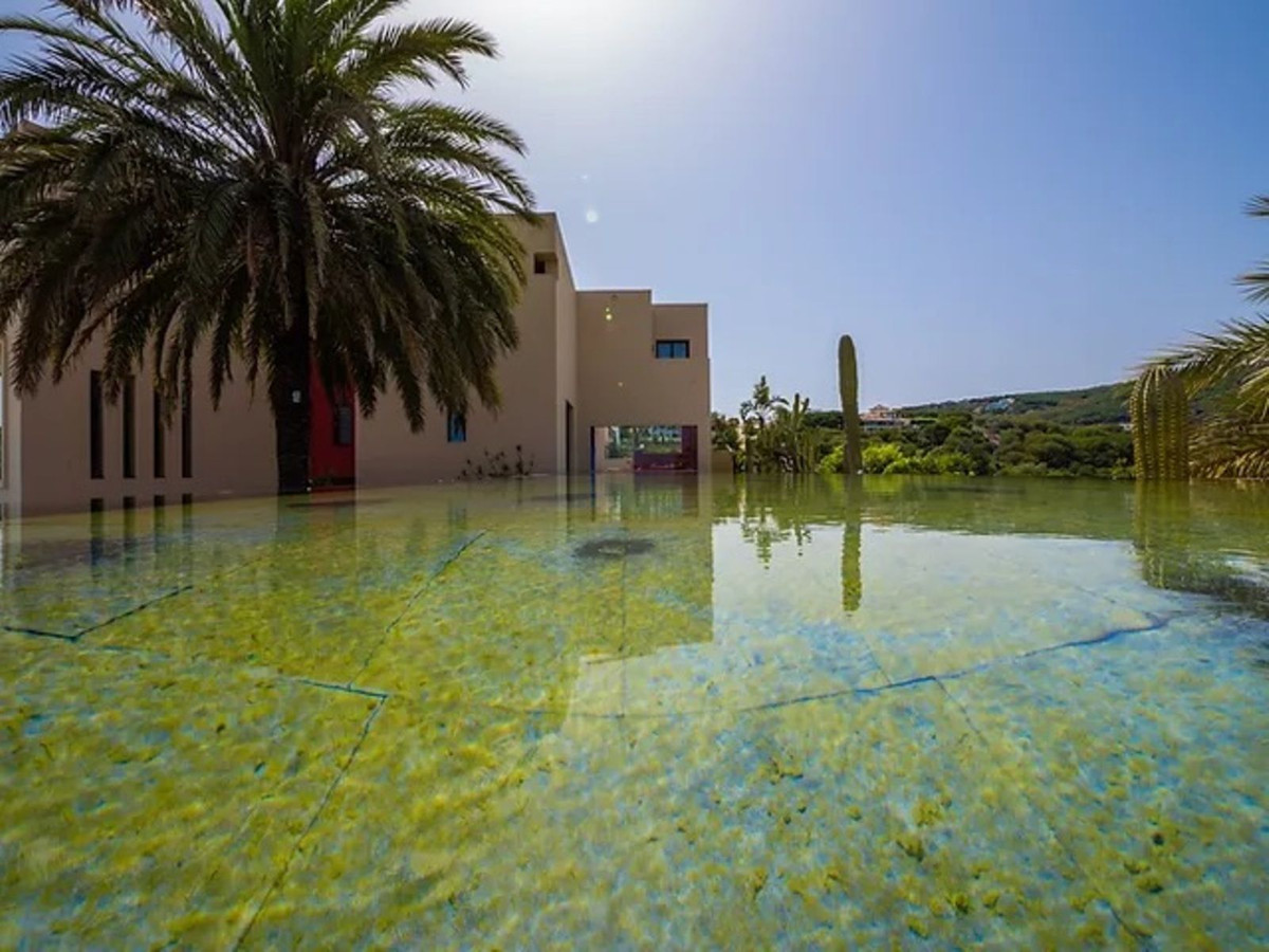 Se vende Villa - Chalet de 5 dormitorios en Costa Del Sol, Cadiz, España