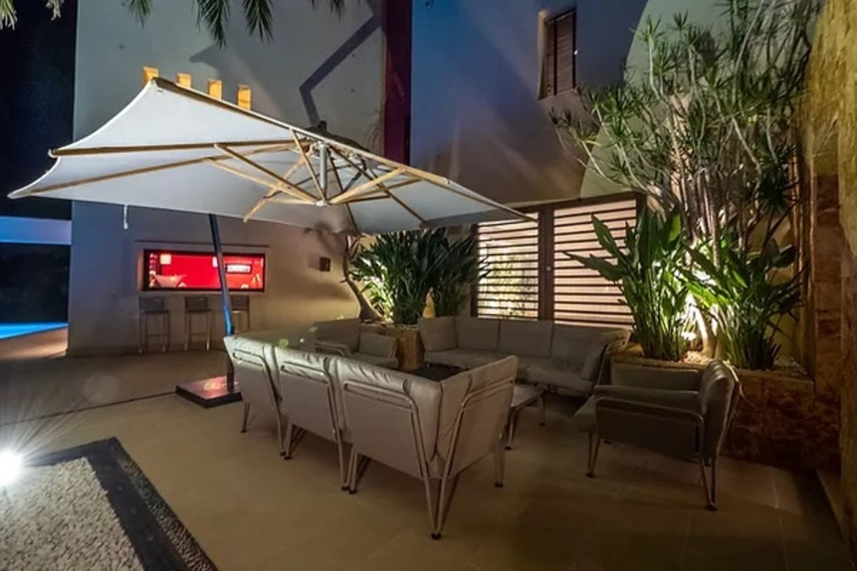 Se vende Villa - Chalet de 5 dormitorios en Costa Del Sol, Cadiz, España