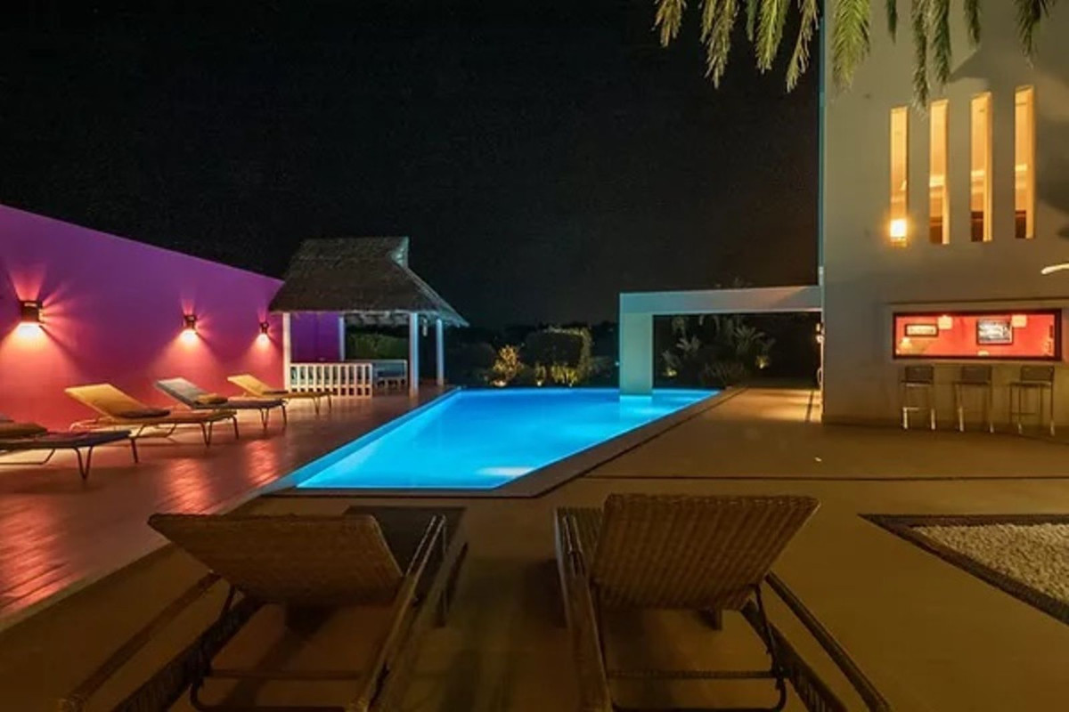 Se vende Villa - Chalet de 5 dormitorios en Costa Del Sol, Cadiz, España