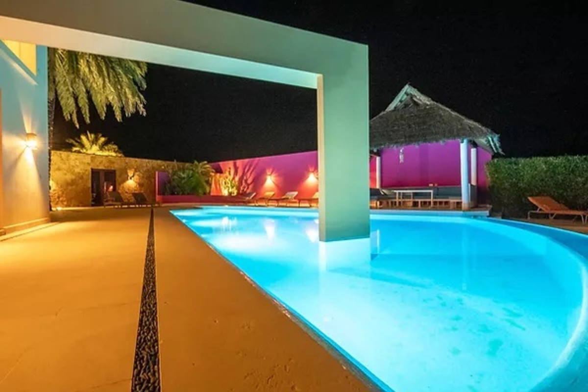Se vende Villa - Chalet de 5 dormitorios en Costa Del Sol, Cadiz, España