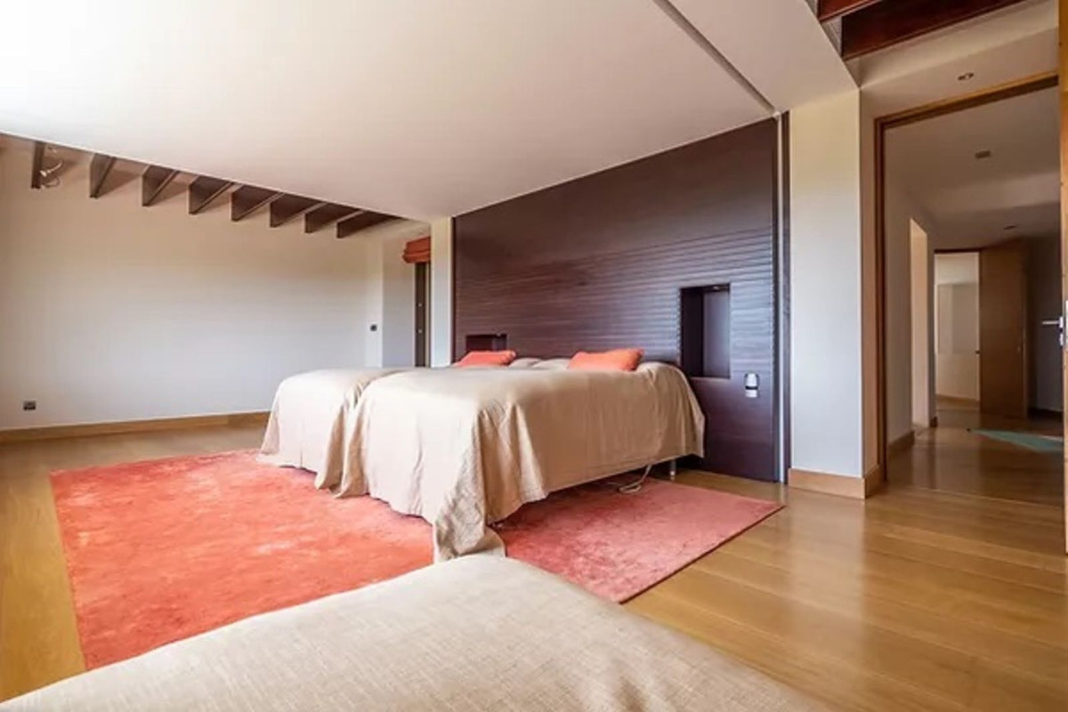 Se vende Villa - Chalet de 5 dormitorios en Costa Del Sol, Cadiz, España