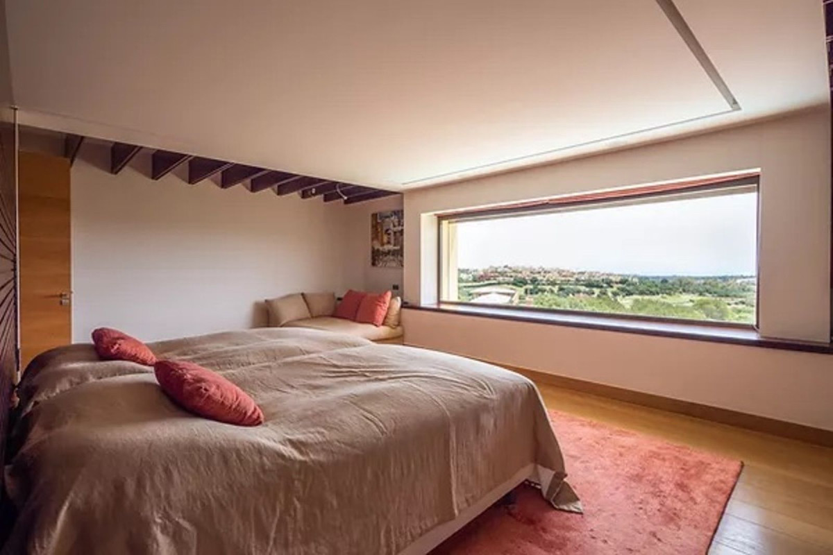 Se vende Villa - Chalet de 5 dormitorios en Costa Del Sol, Cadiz, España