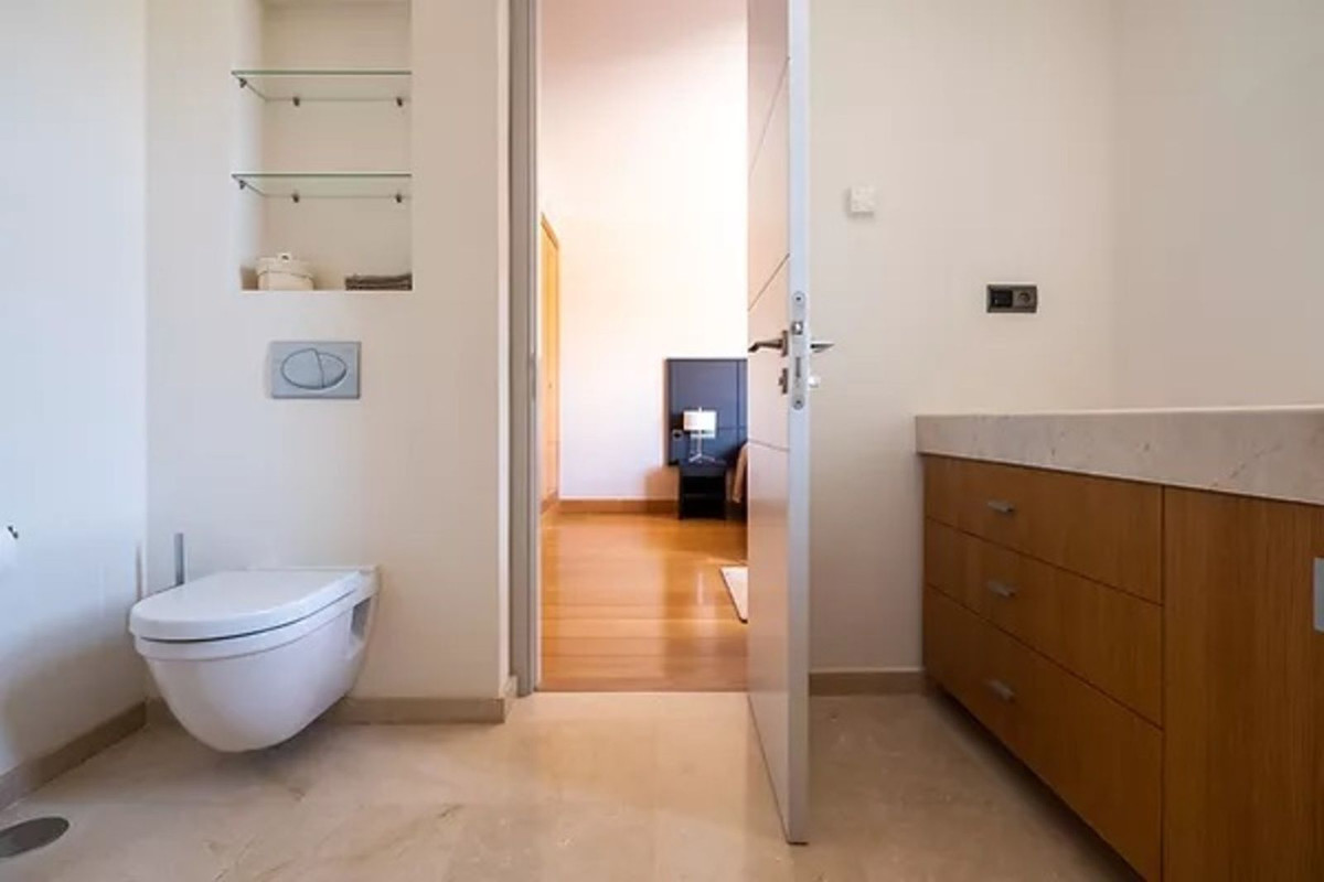Se vende Villa - Chalet de 5 dormitorios en Costa Del Sol, Cadiz, España