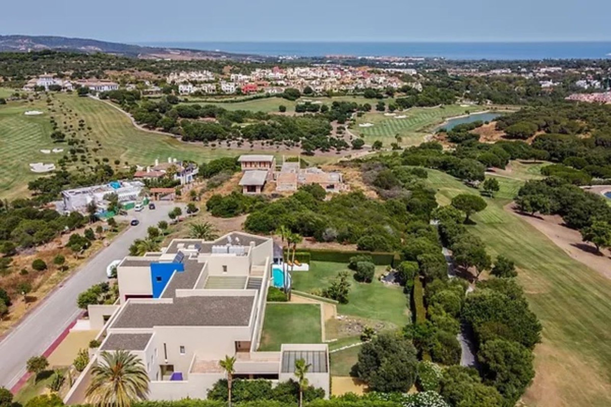 Se vende Villa - Chalet de 5 dormitorios en Costa Del Sol, Cadiz, España