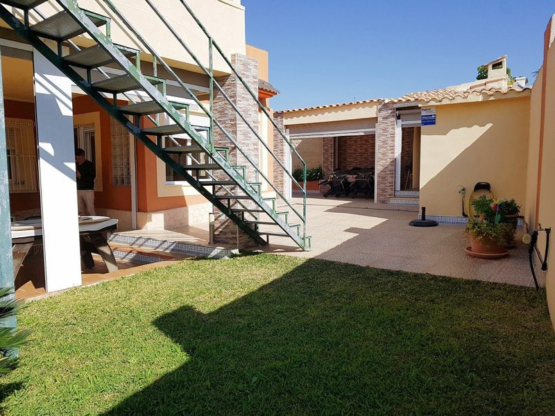 Se vende Villa - Chalet de 5 dormitorios en Costa Blanca, Alicante, España