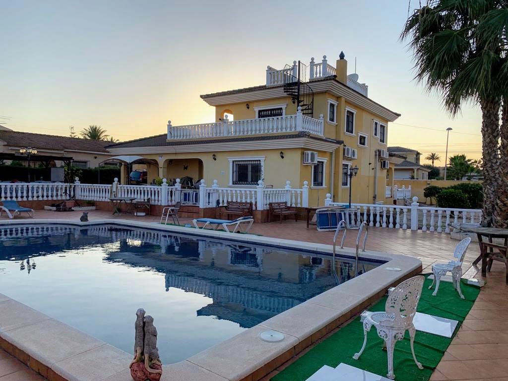 6 Bed Townhouse for sale in Los Balcones Costa Blanca, Alicante, Spain