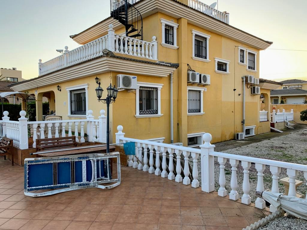 6 Bed Townhouse for sale in Los Balcones Costa Blanca, Alicante, Spain