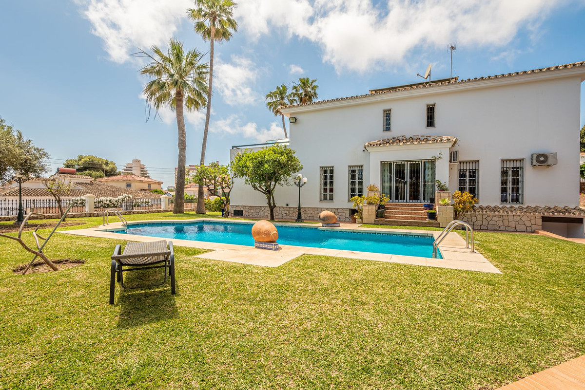 Se vende Villa - Chalet de 4 dormitorios en Costa Del Sol, Málaga, España