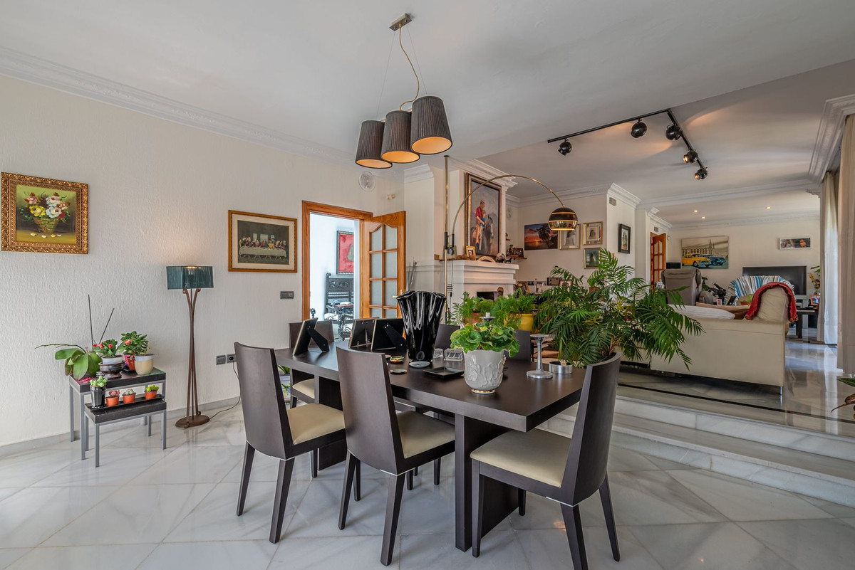 Se vende Villa - Chalet de 4 dormitorios en Costa Del Sol, Málaga, España