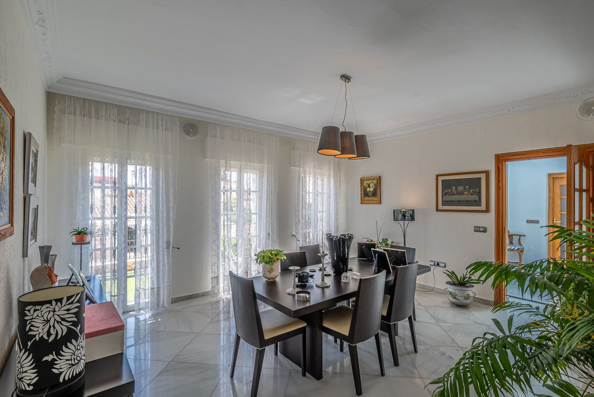 Se vende Villa - Chalet de 4 dormitorios en Costa Del Sol, Málaga, España