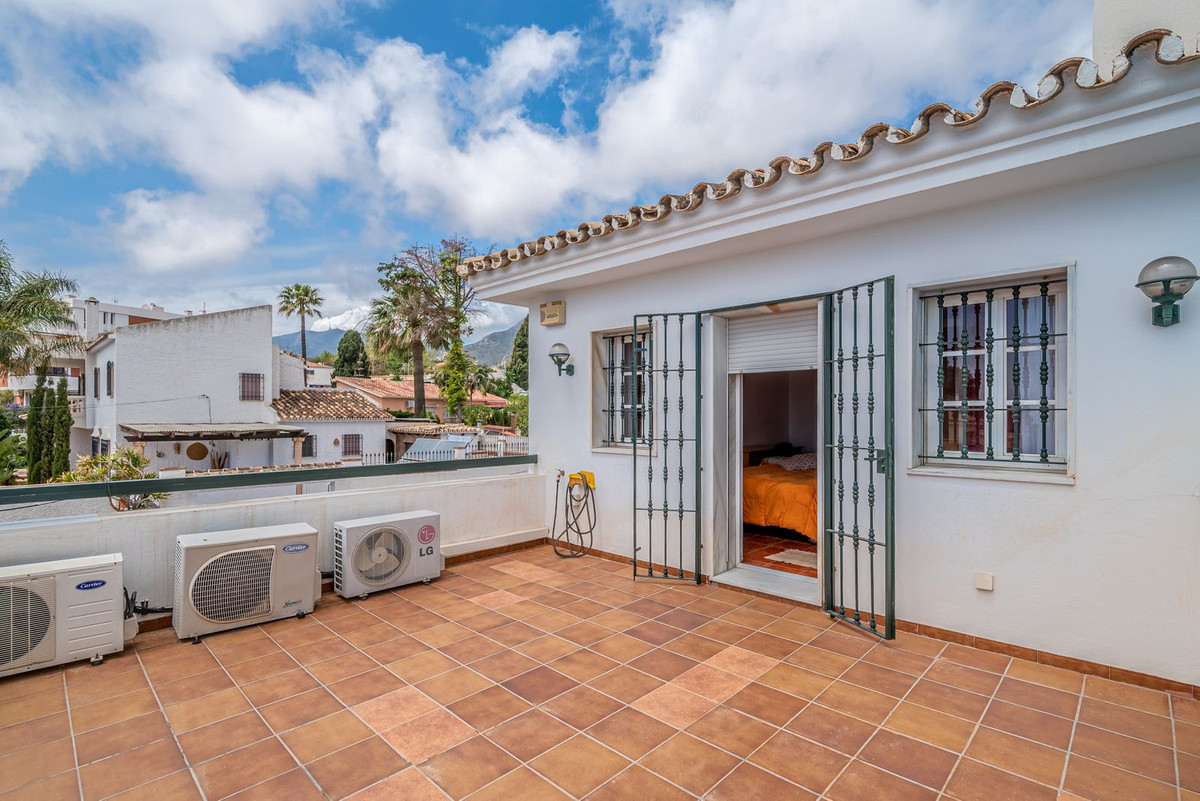 Se vende Villa - Chalet de 4 dormitorios en Costa Del Sol, Málaga, España