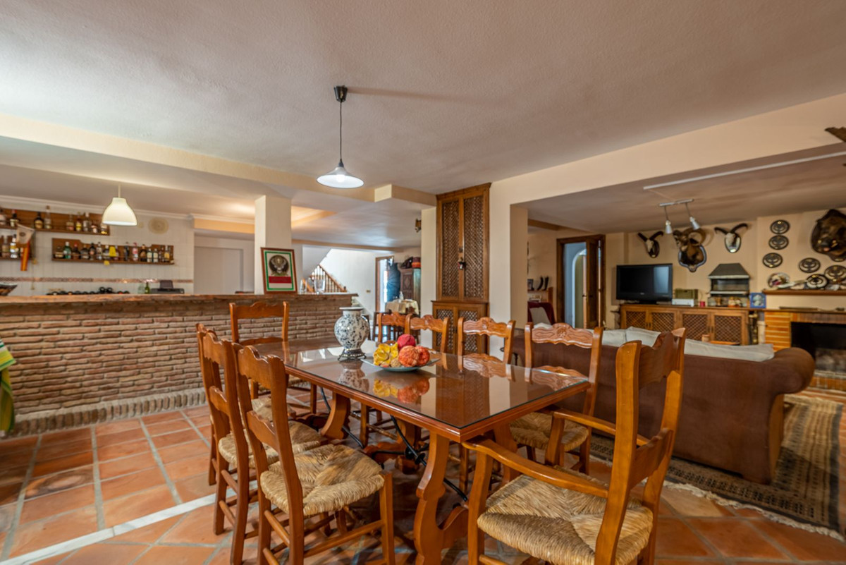 Se vende Villa - Chalet de 4 dormitorios en Costa Del Sol, Málaga, España