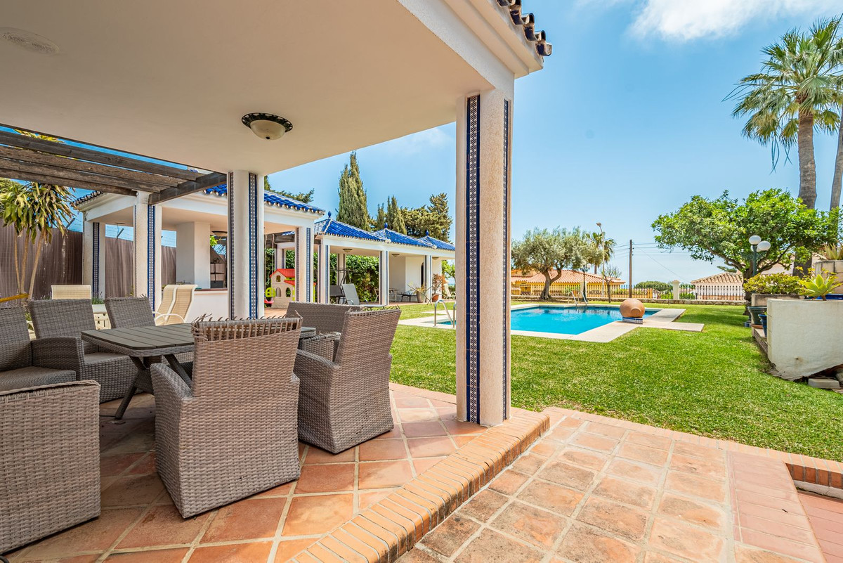 Se vende Villa - Chalet de 4 dormitorios en Costa Del Sol, Málaga, España