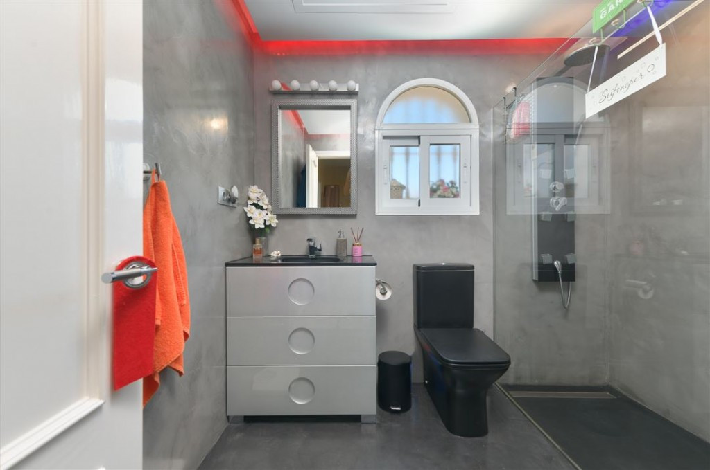 9 Bed Townhouse for sale in Alhaurín De La Torre Costa Del Sol, Málaga, Spain