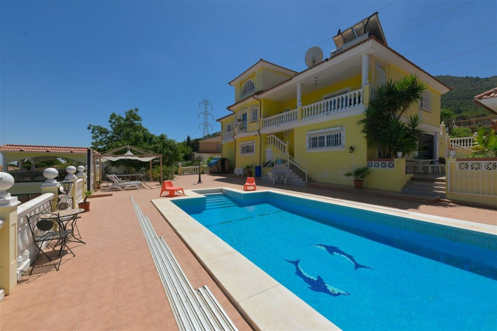 9 Bed Townhouse for sale in Alhaurín De La Torre Costa Del Sol, Málaga, Spain