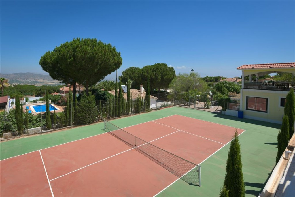 9 Bed Townhouse for sale in Alhaurín De La Torre Costa Del Sol, Málaga, Spain