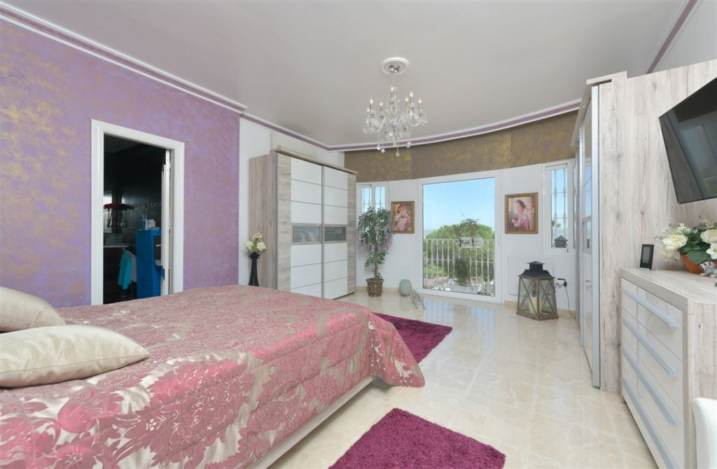 9 Bed Townhouse for sale in Alhaurín De La Torre Costa Del Sol, Málaga, Spain