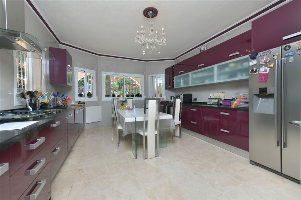 9 Bed Townhouse for sale in Alhaurín De La Torre Costa Del Sol, Málaga, Spain