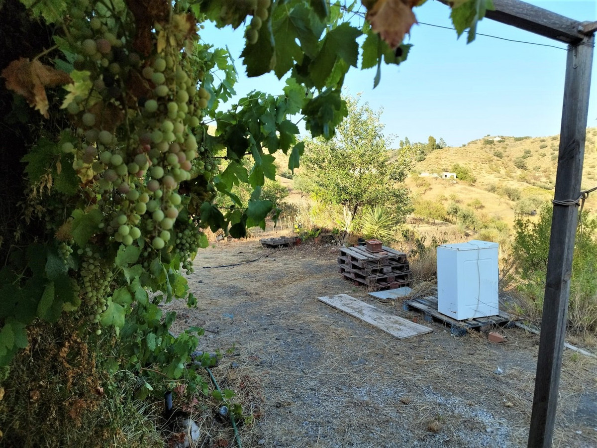 Se vende Finca - Cortijo de 2 dormitorios en Costa Del Sol East, Málaga, España