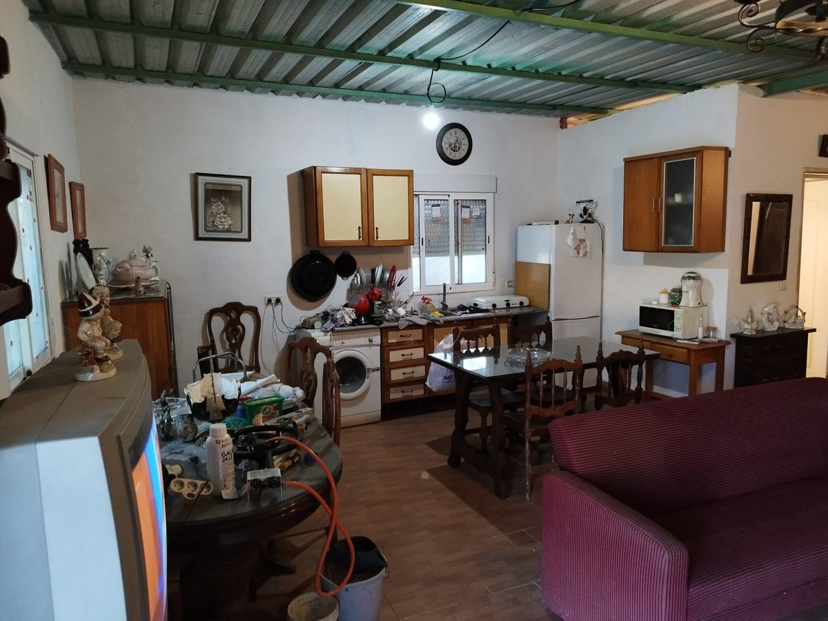 Se vende Finca - Cortijo de 2 dormitorios en Costa Del Sol East, Málaga, España