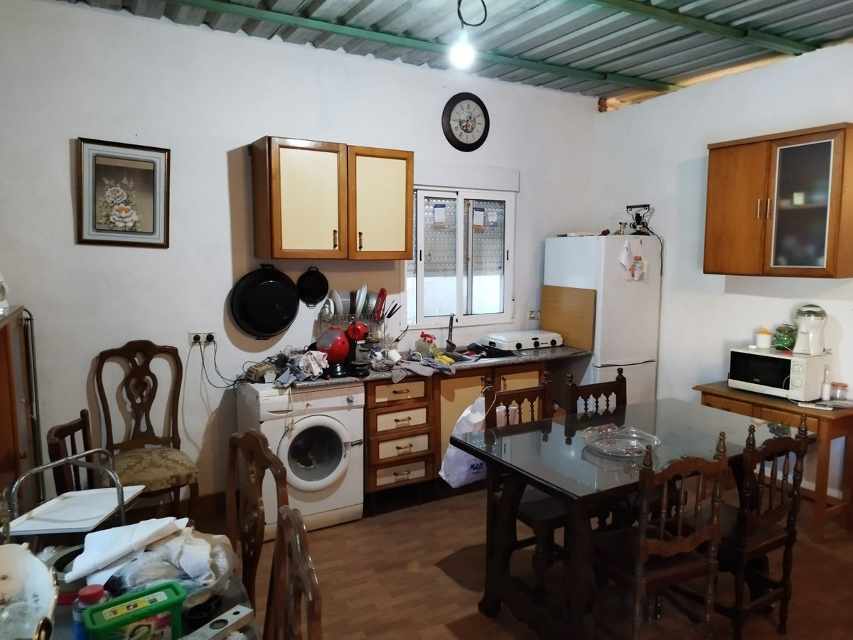 Se vende Finca - Cortijo de 2 dormitorios en Costa Del Sol East, Málaga, España
