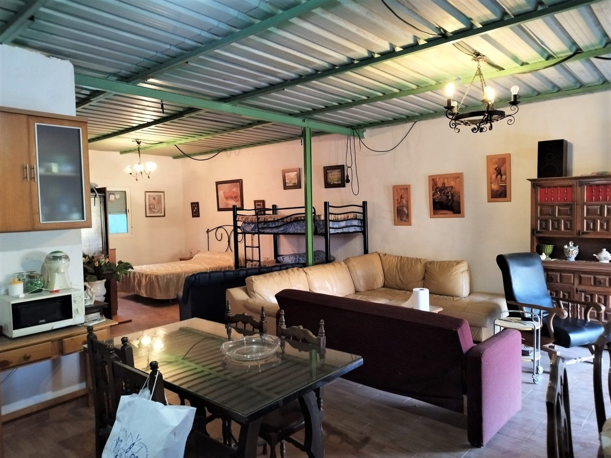 Se vende Finca - Cortijo de 2 dormitorios en Costa Del Sol East, Málaga, España
