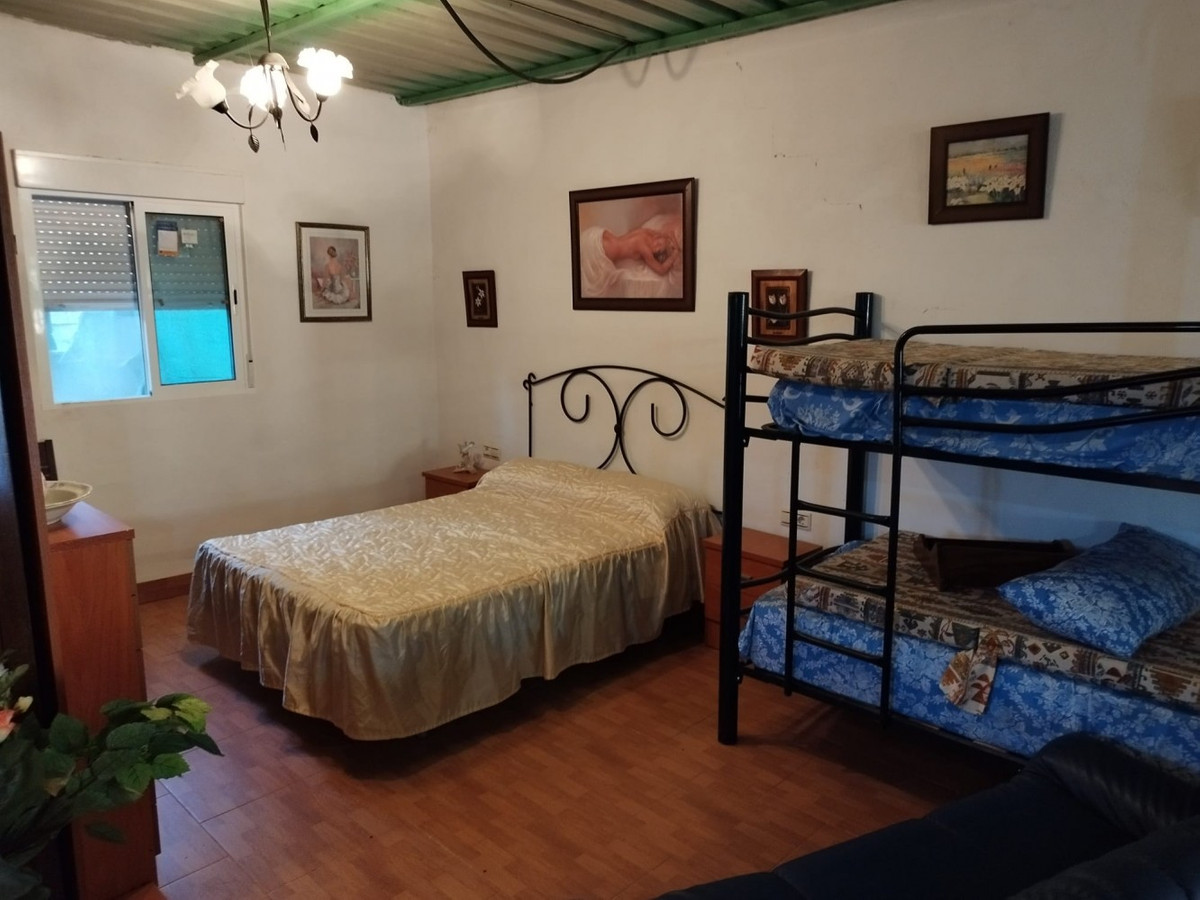 Se vende Finca - Cortijo de 2 dormitorios en Costa Del Sol East, Málaga, España