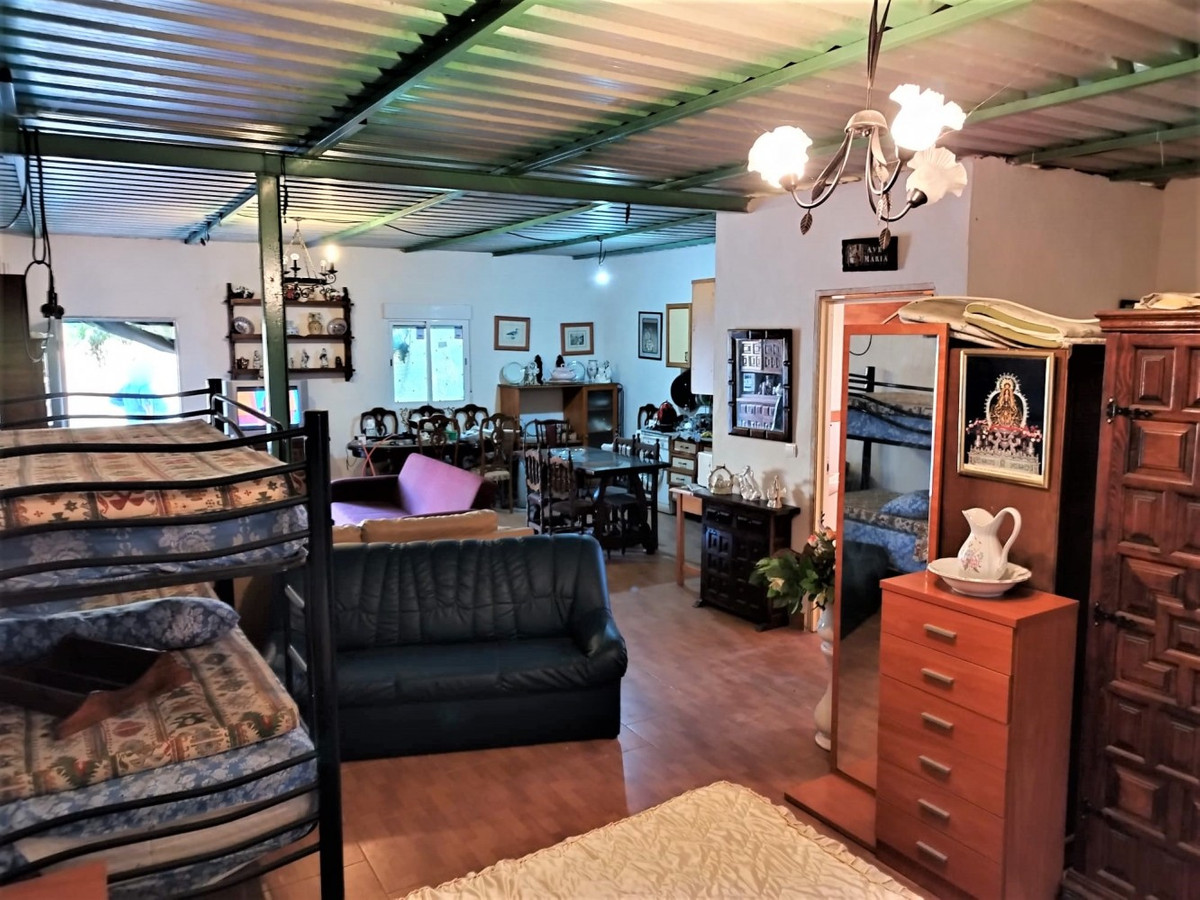 Se vende Finca - Cortijo de 2 dormitorios en Costa Del Sol East, Málaga, España