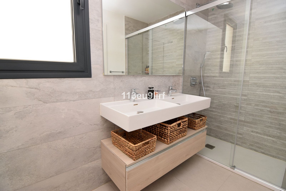 3 Bed Apartment for sale in Estepona Costa Del Sol, Málaga, Spain