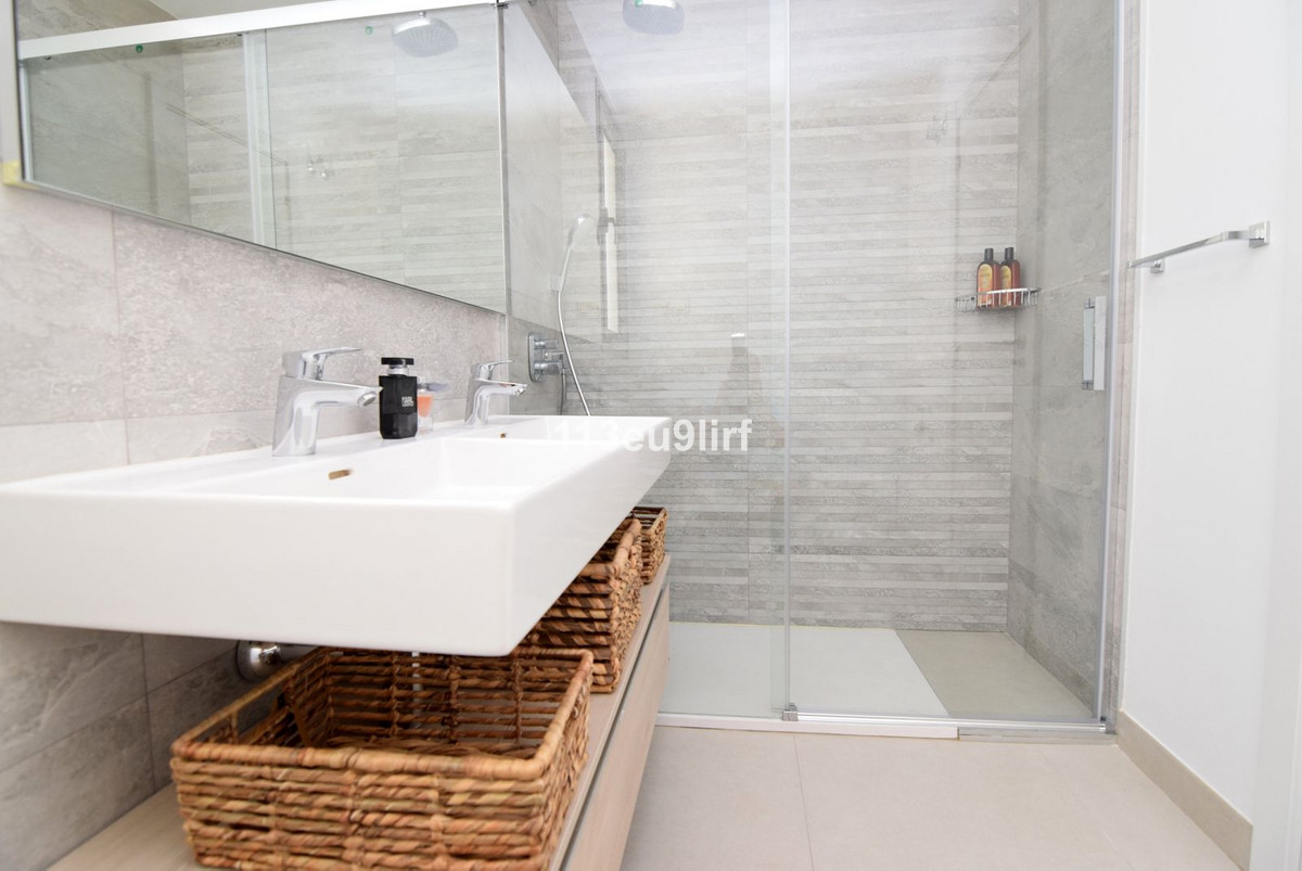 3 Bed Apartment for sale in Estepona Costa Del Sol, Málaga, Spain