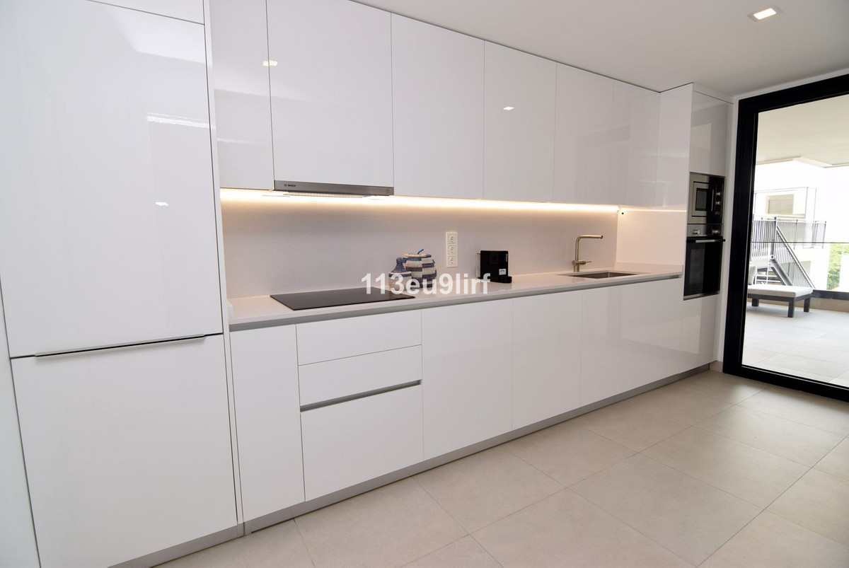 3 Bed Apartment for sale in Estepona Costa Del Sol, Málaga, Spain