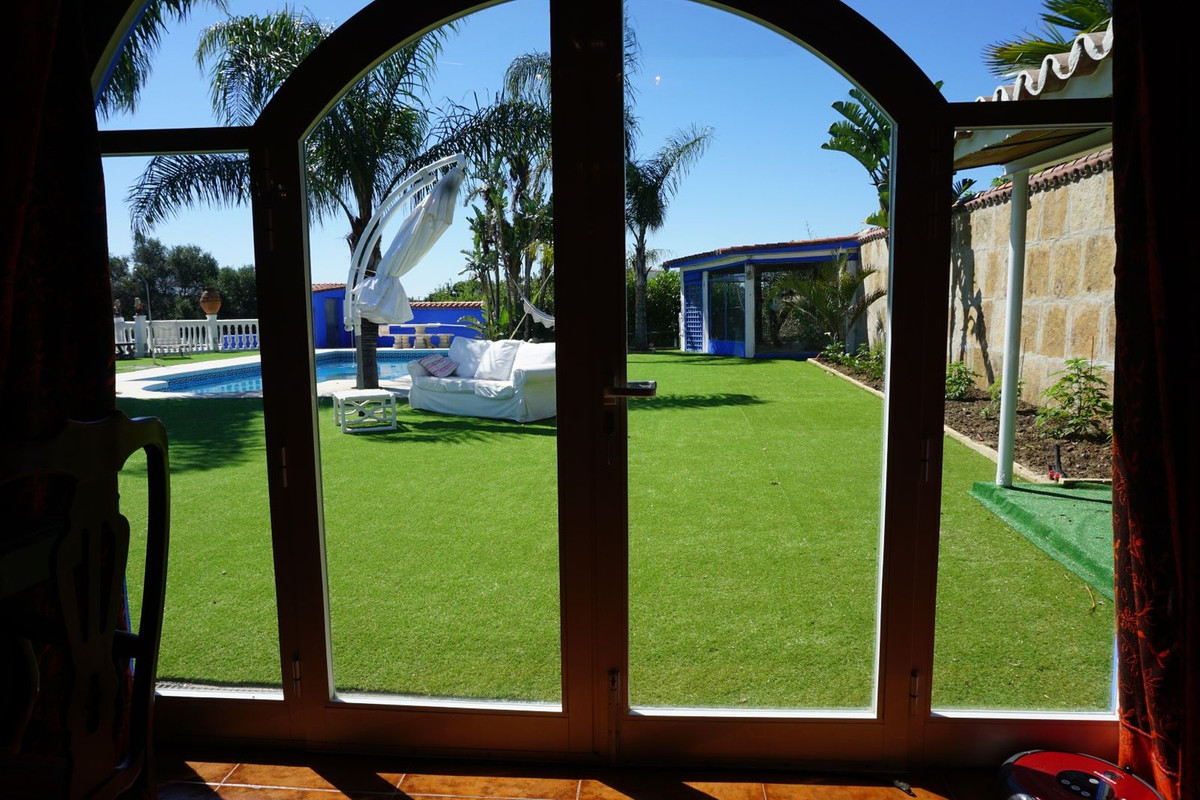 6 Bed Townhouse for sale in Estepona Costa Del Sol, Málaga, Spain
