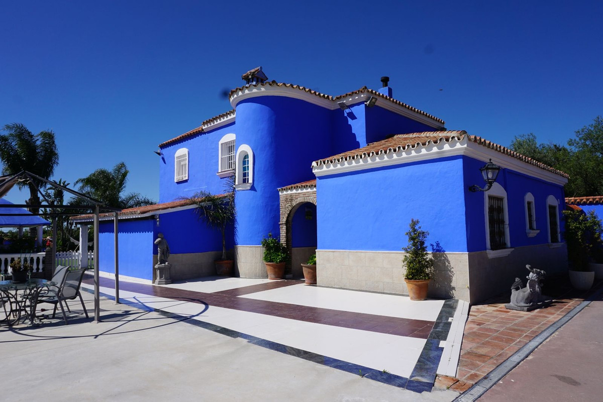 6 Bed Townhouse for sale in Estepona Costa Del Sol, Málaga, Spain