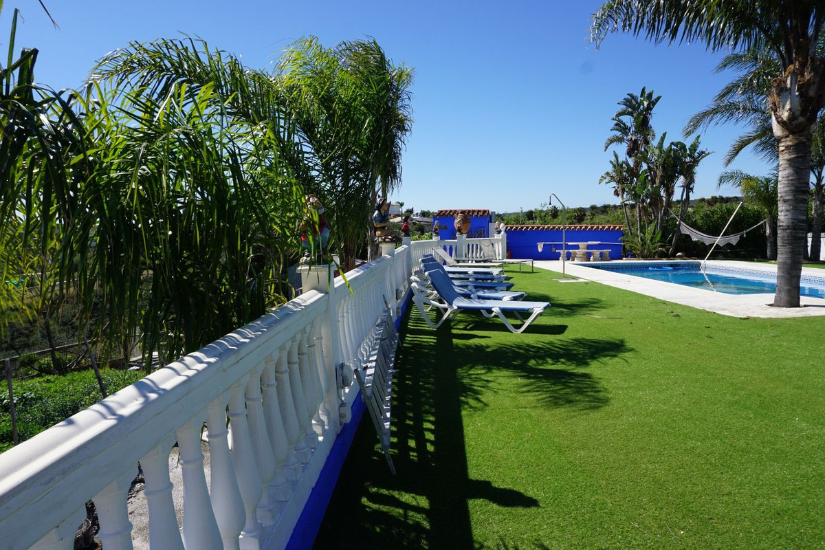 6 Bed Townhouse for sale in Estepona Costa Del Sol, Málaga, Spain