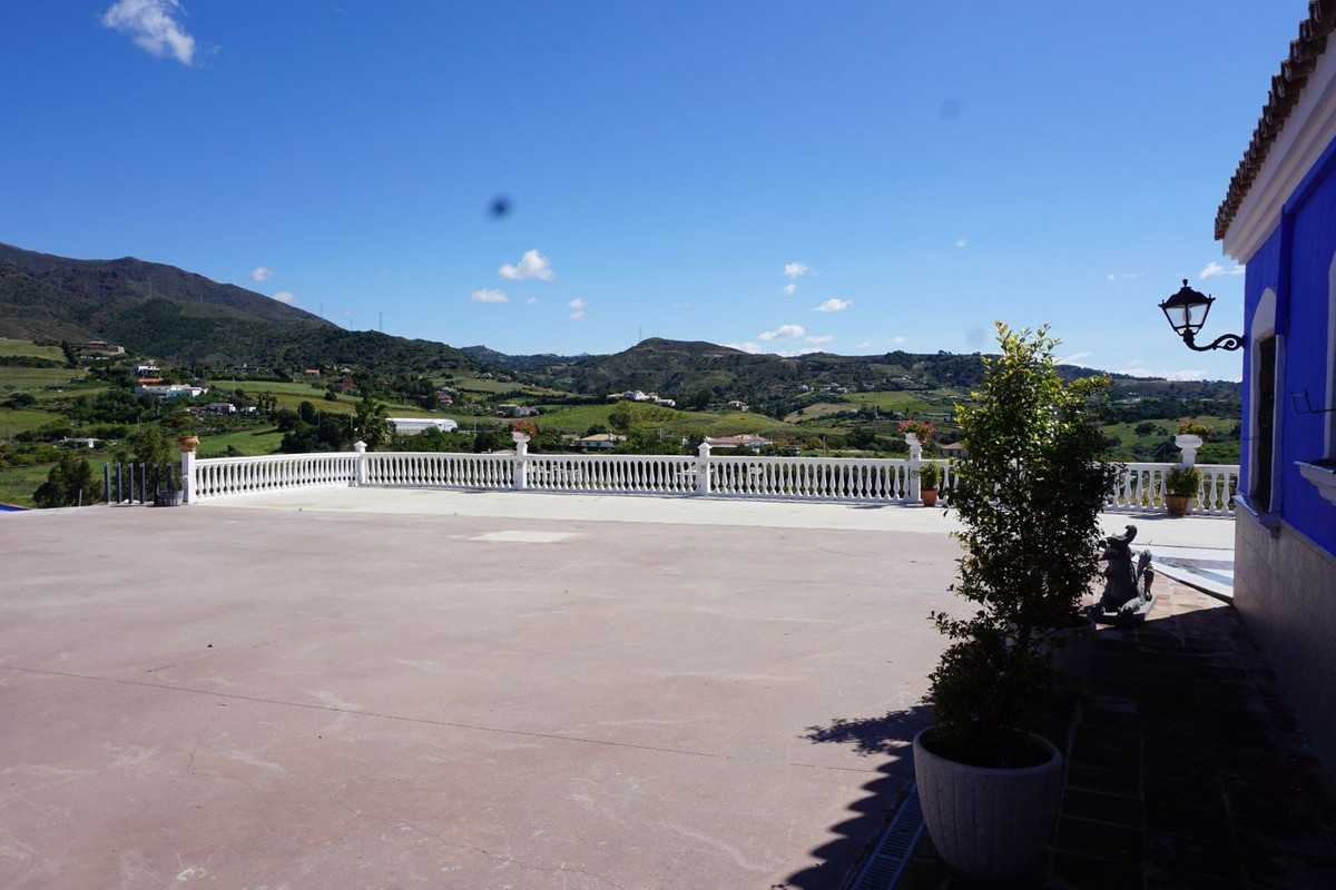 6 Bed Townhouse for sale in Estepona Costa Del Sol, Málaga, Spain