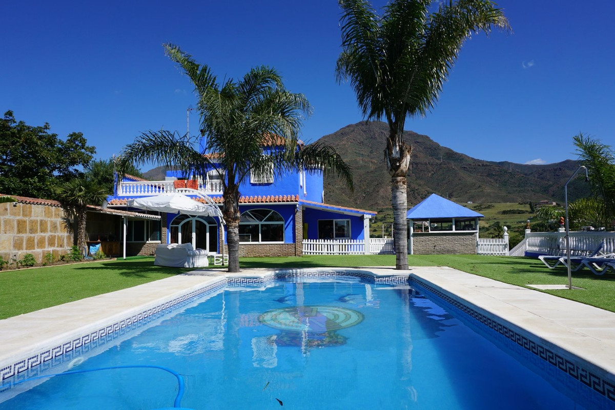 6 Bed Townhouse for sale in Estepona Costa Del Sol, Málaga, Spain