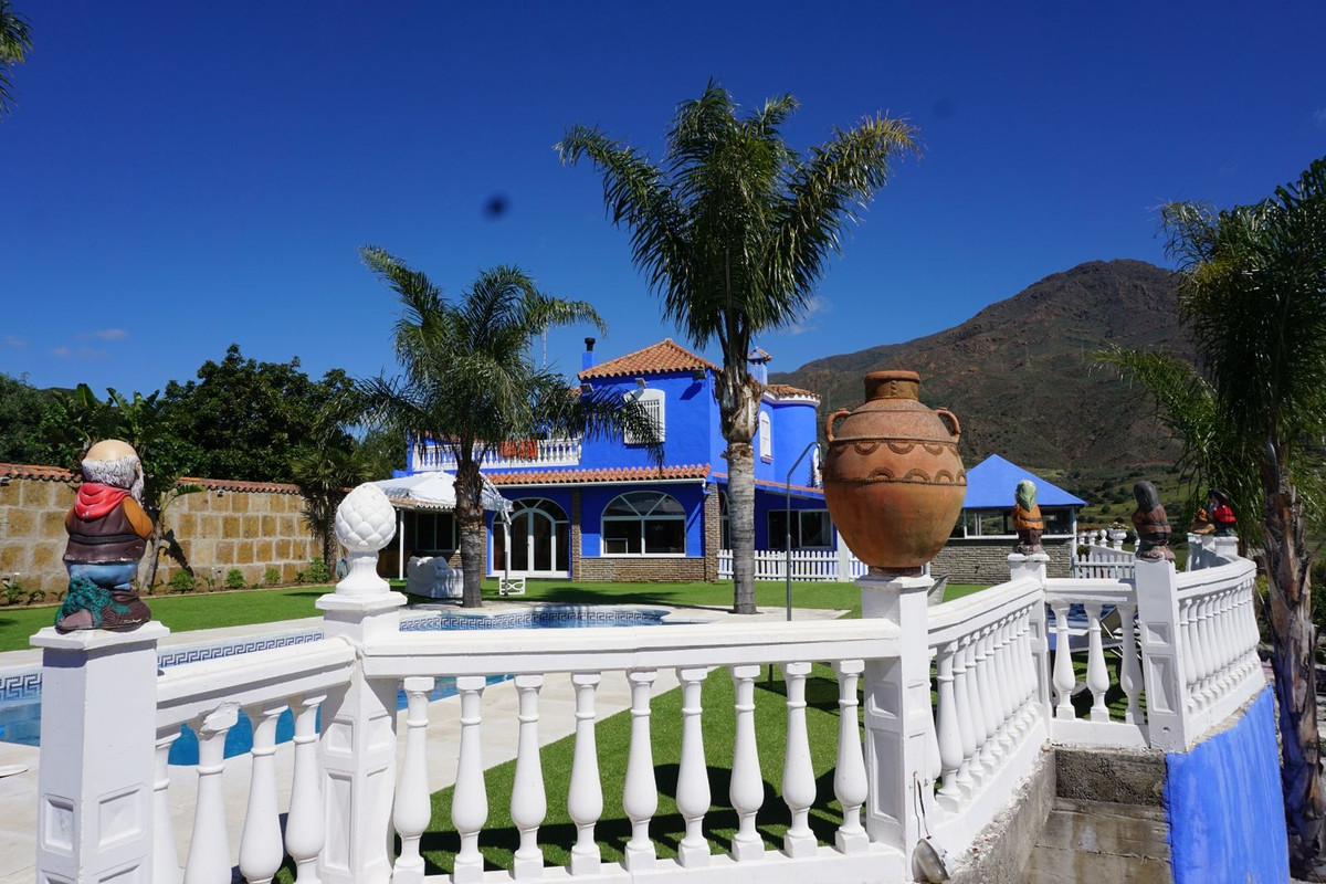 6 Bed Townhouse for sale in Estepona Costa Del Sol, Málaga, Spain