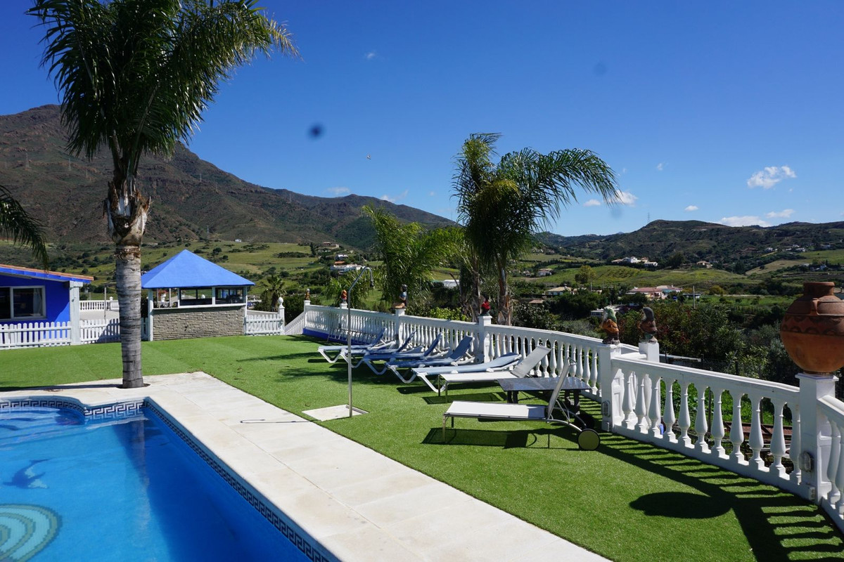 6 Bed Townhouse for sale in Estepona Costa Del Sol, Málaga, Spain