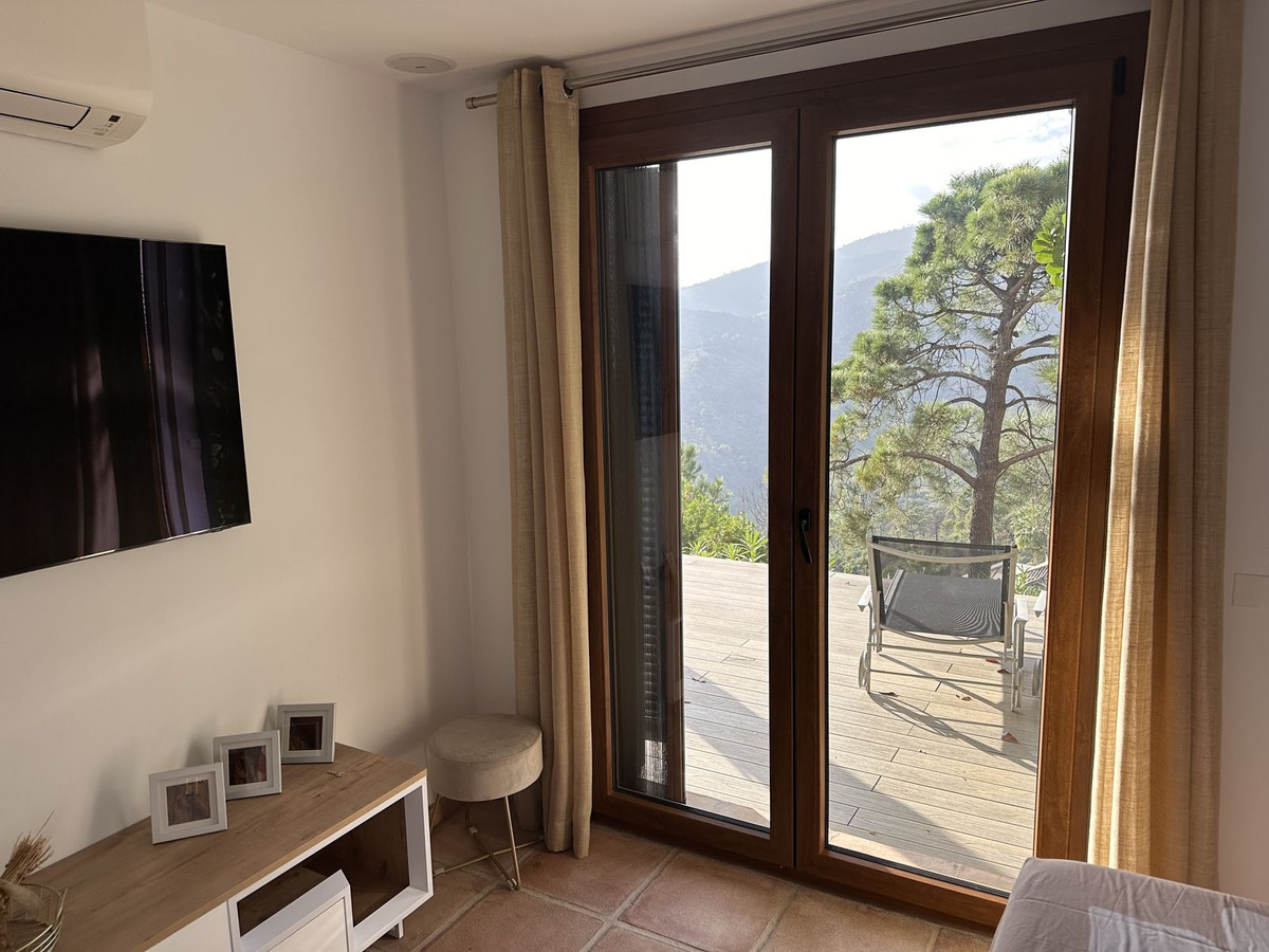 5 Bed Townhouse for sale in Benahavís Costa Del Sol, Málaga, Spain